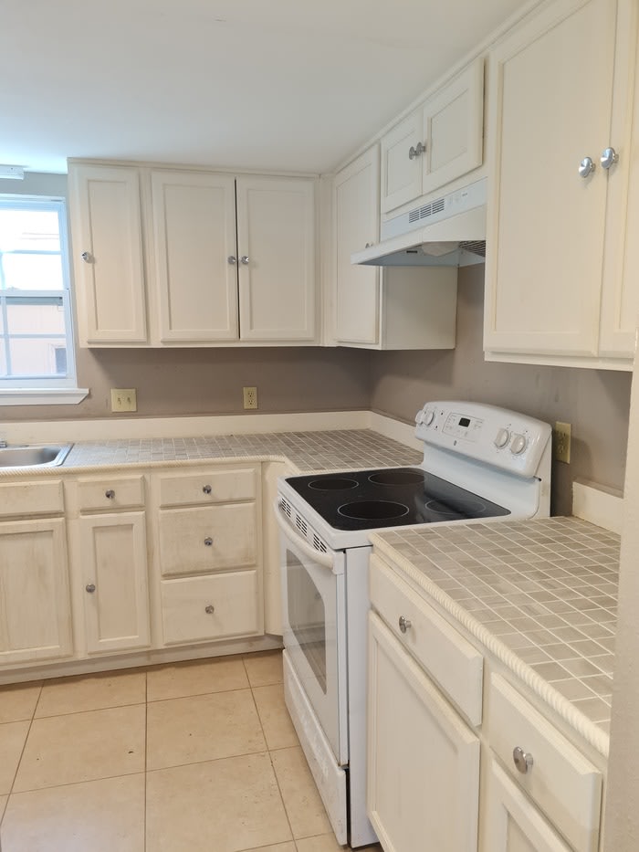 2402 North Ed Carey Drive – photo 3