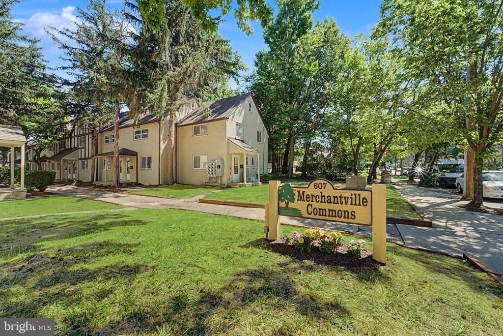 607 W MAPLE AVENUE – photo 2