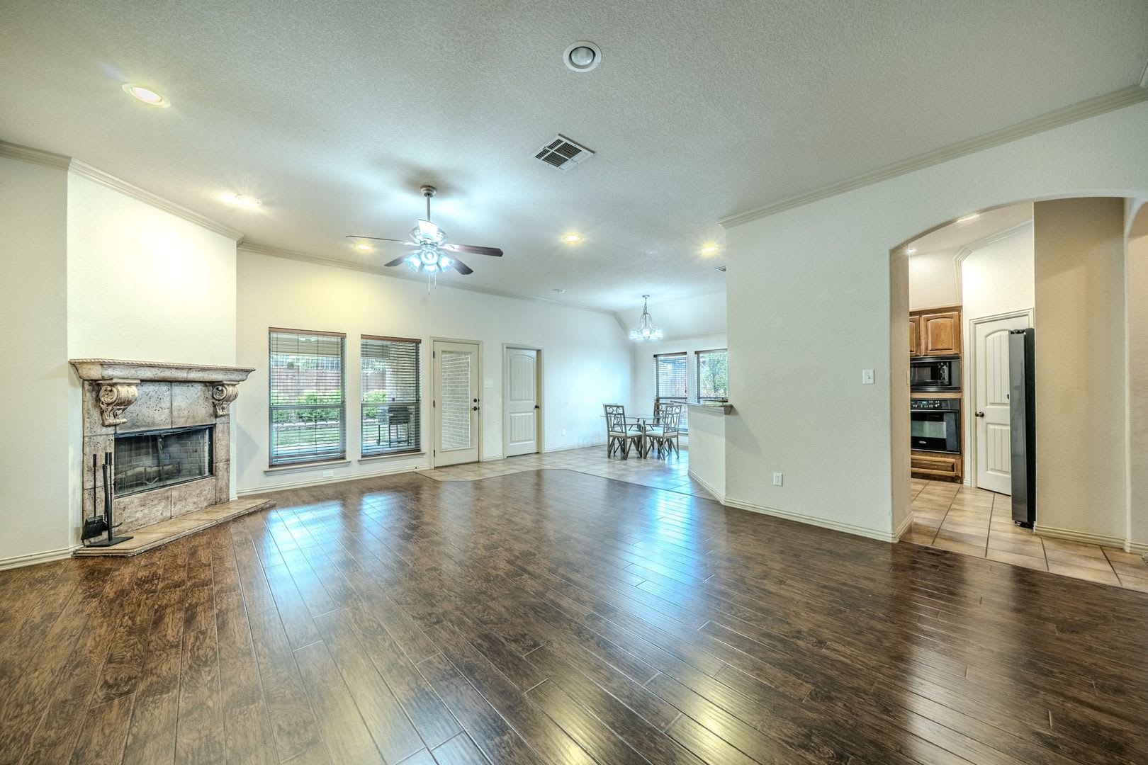 Gated community in Aledo ISD! Ready for move-in. – photo 2