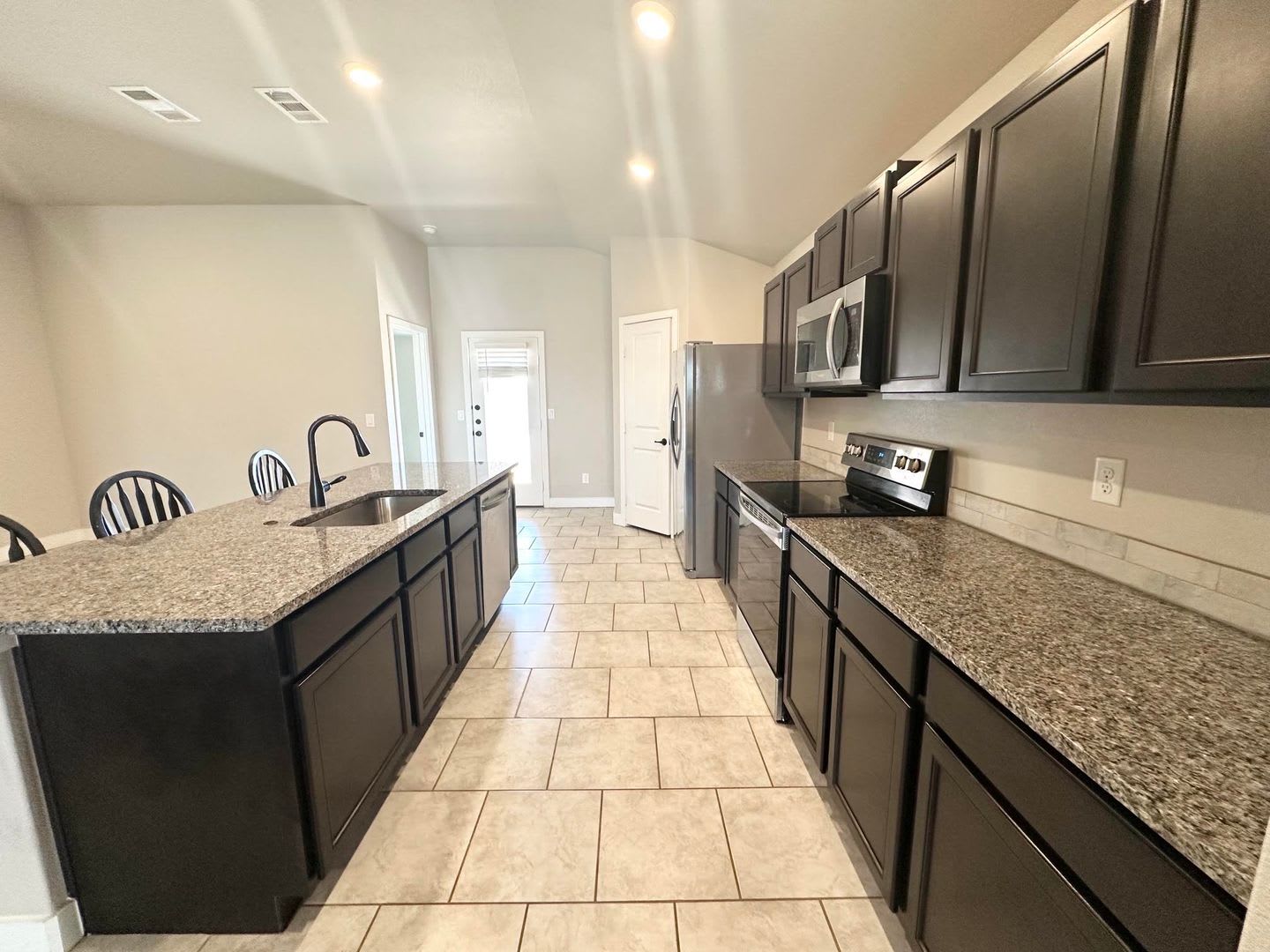 3 Bedroom 2 Bathroom Home For Rent – photo 4