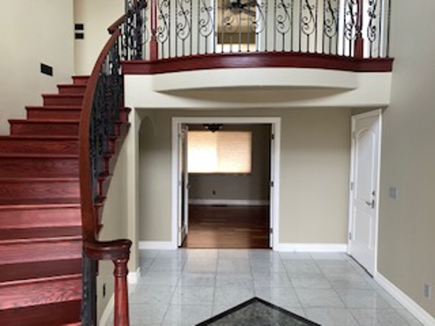East Medford Luxury View Estate – photo 3