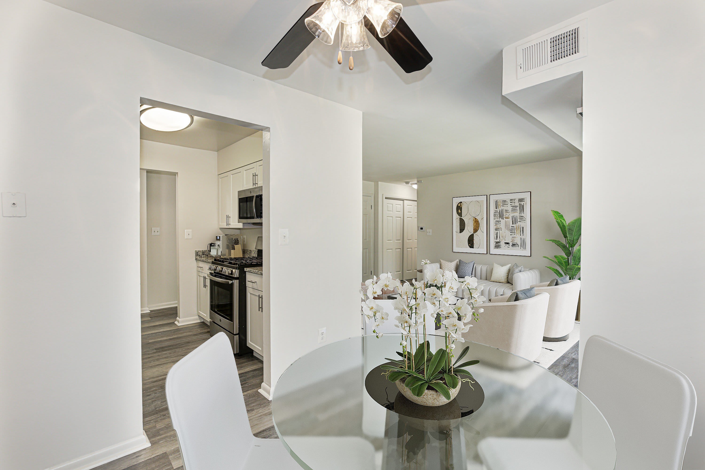 Fairfax Square – photo 2