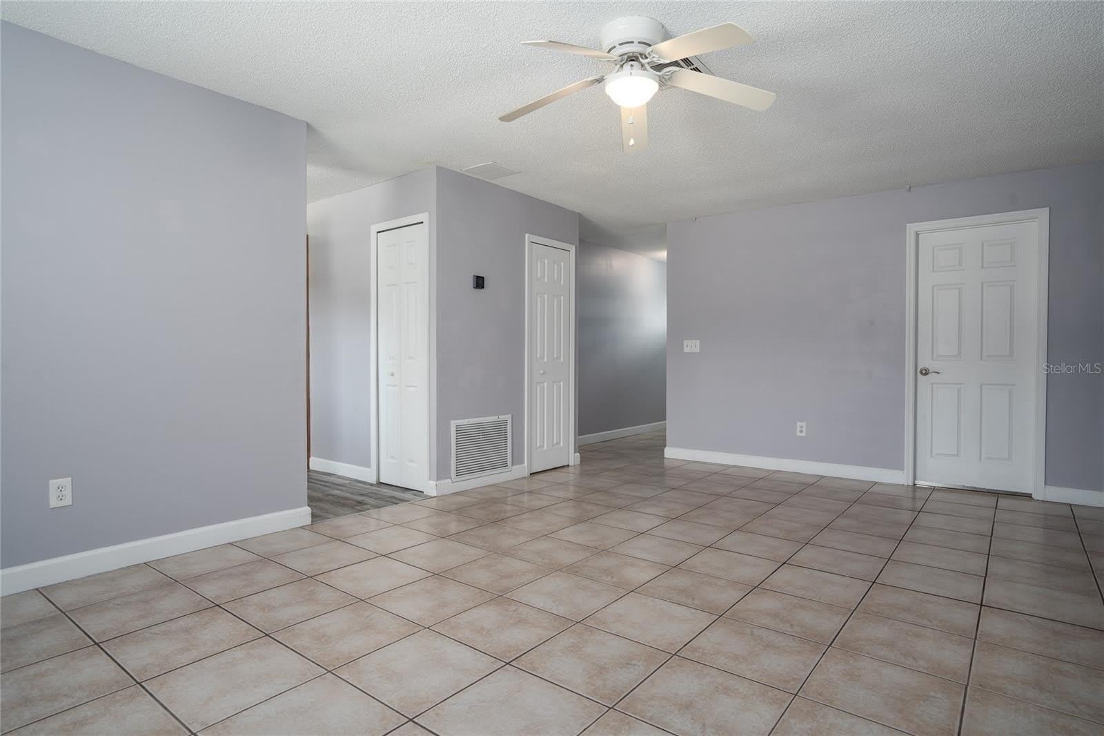 437 E Oakwood Avenue – photo 4