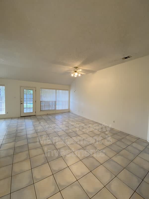 6617 N. 40th – photo 2