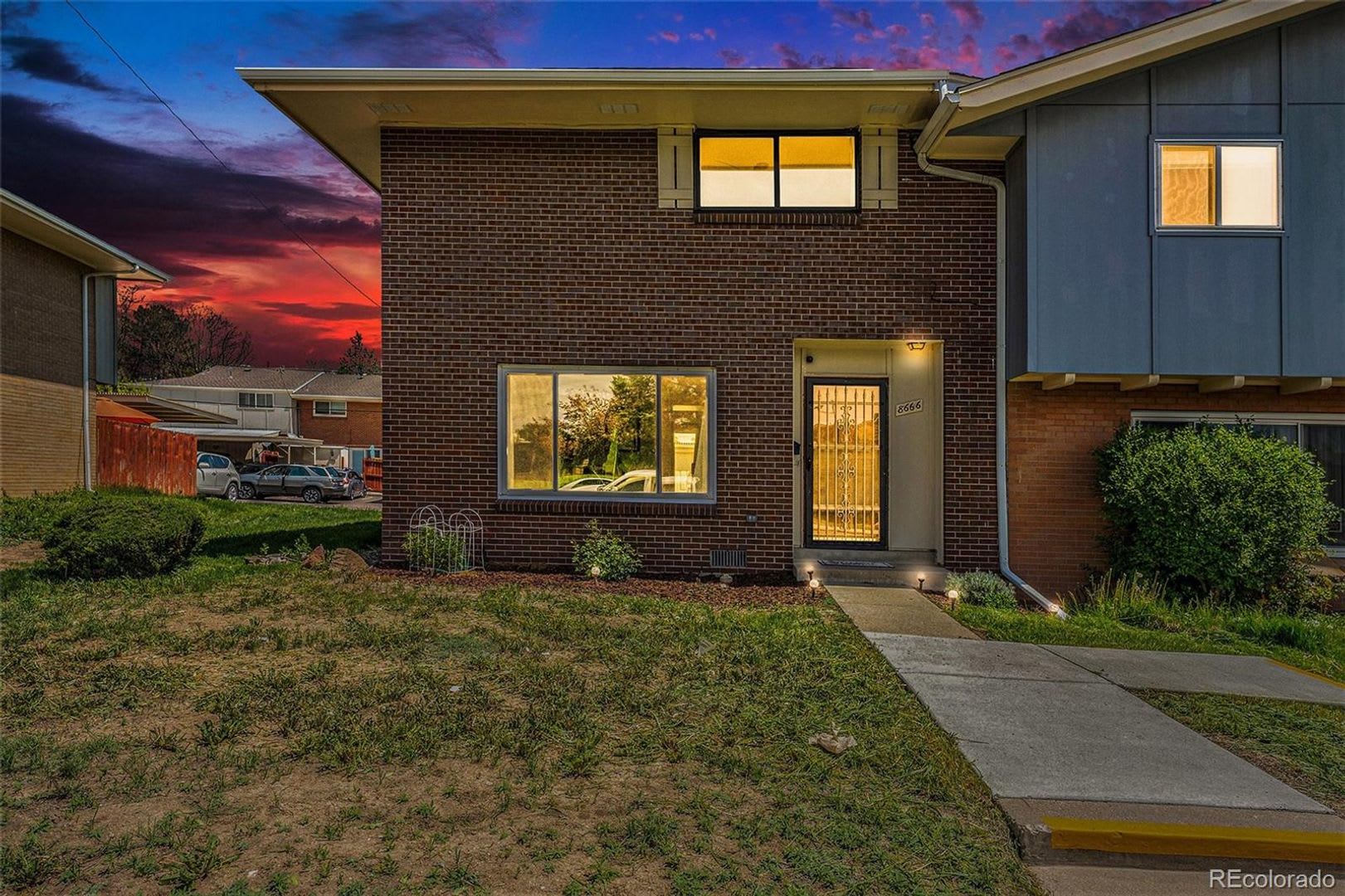Beautifully Updated 3-Bedroom End-Unit Townhouse – photo 1