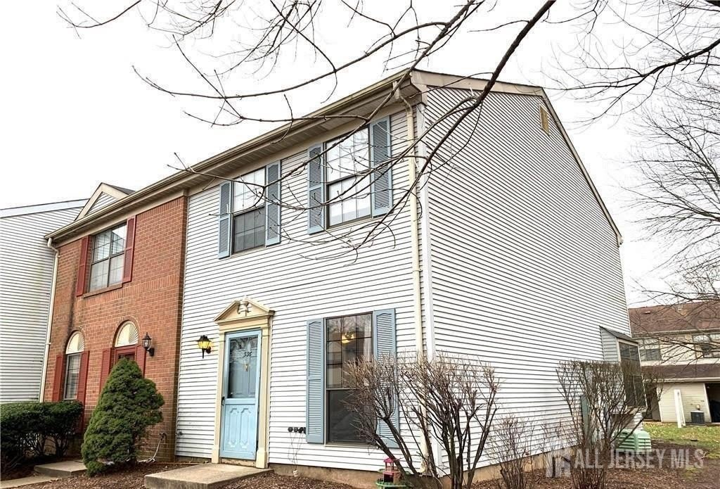 536 Manchester Court – photo 2
