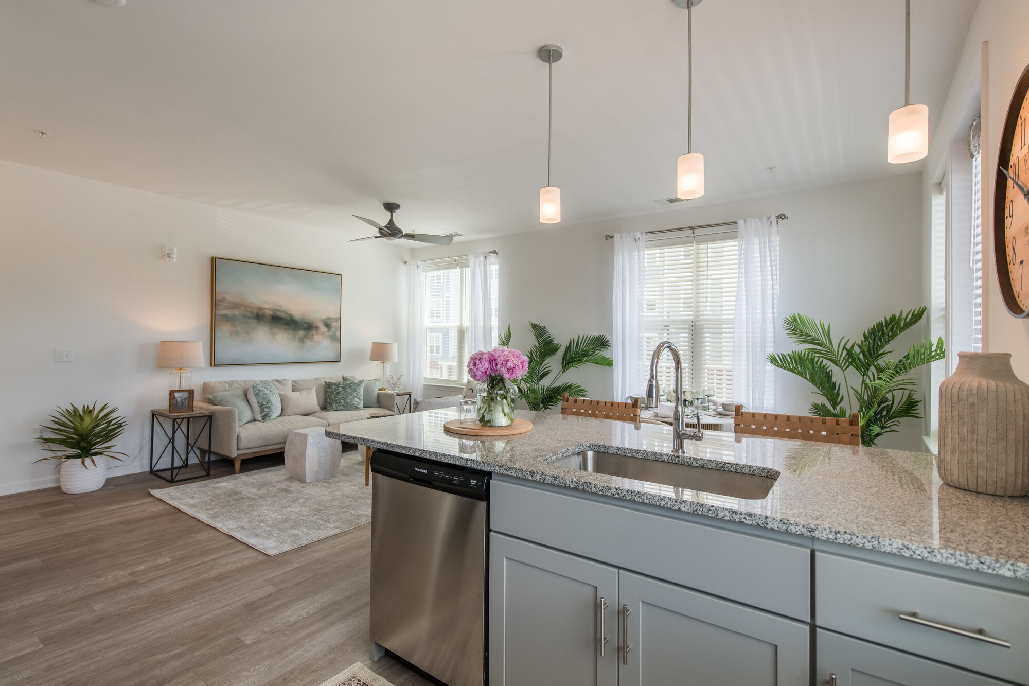 Commonwealth apartments – photo 3