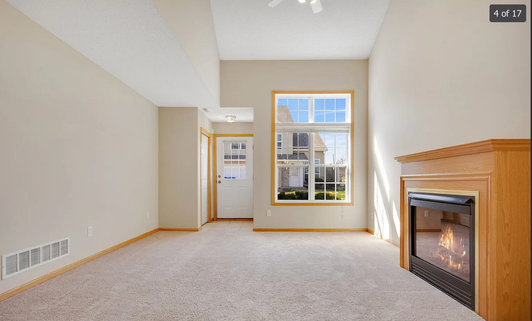 Beautiful 3 Bed 1.5 Bath Townhome – photo 4