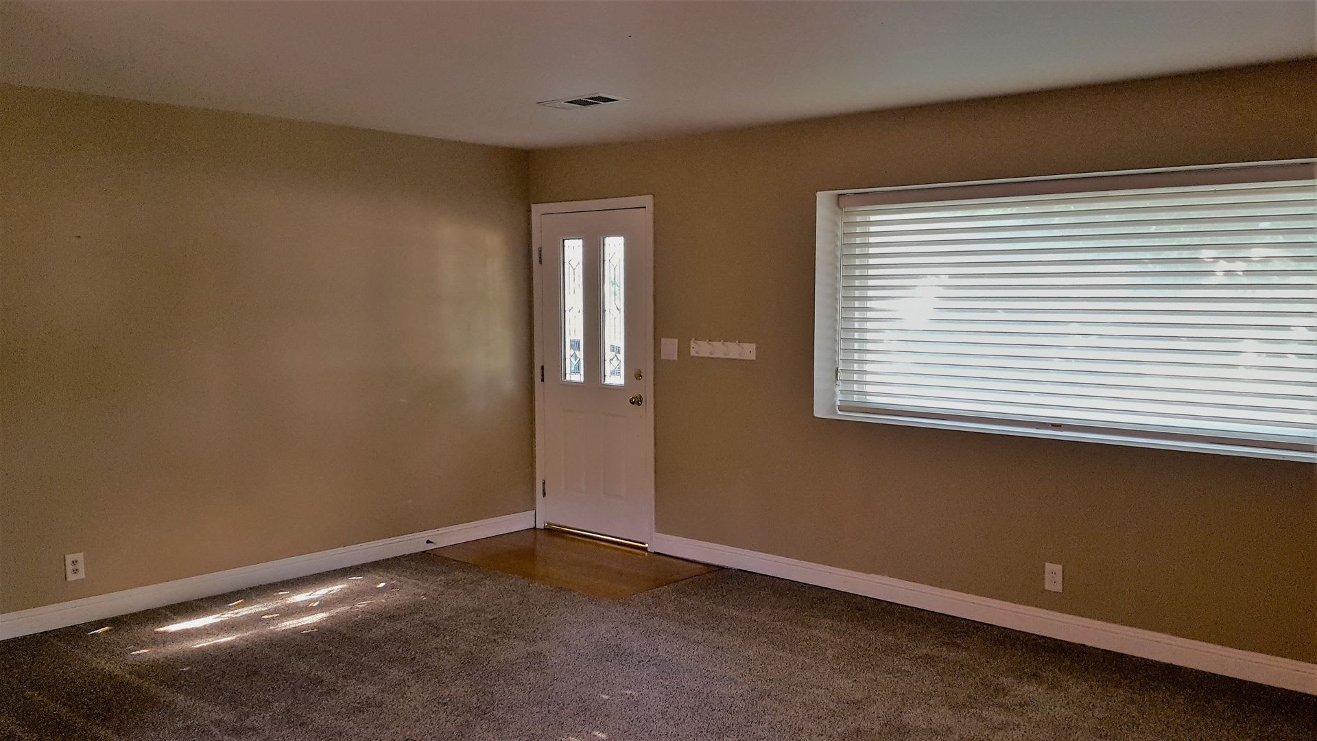 3 Bedroom with Fenced Yard in Laguna Lake – photo 2