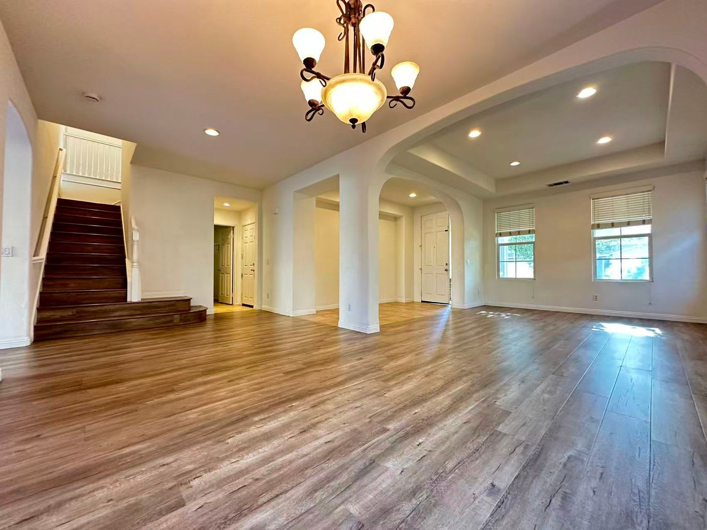 6 Bedroom home for lease in Eastvale – photo 3