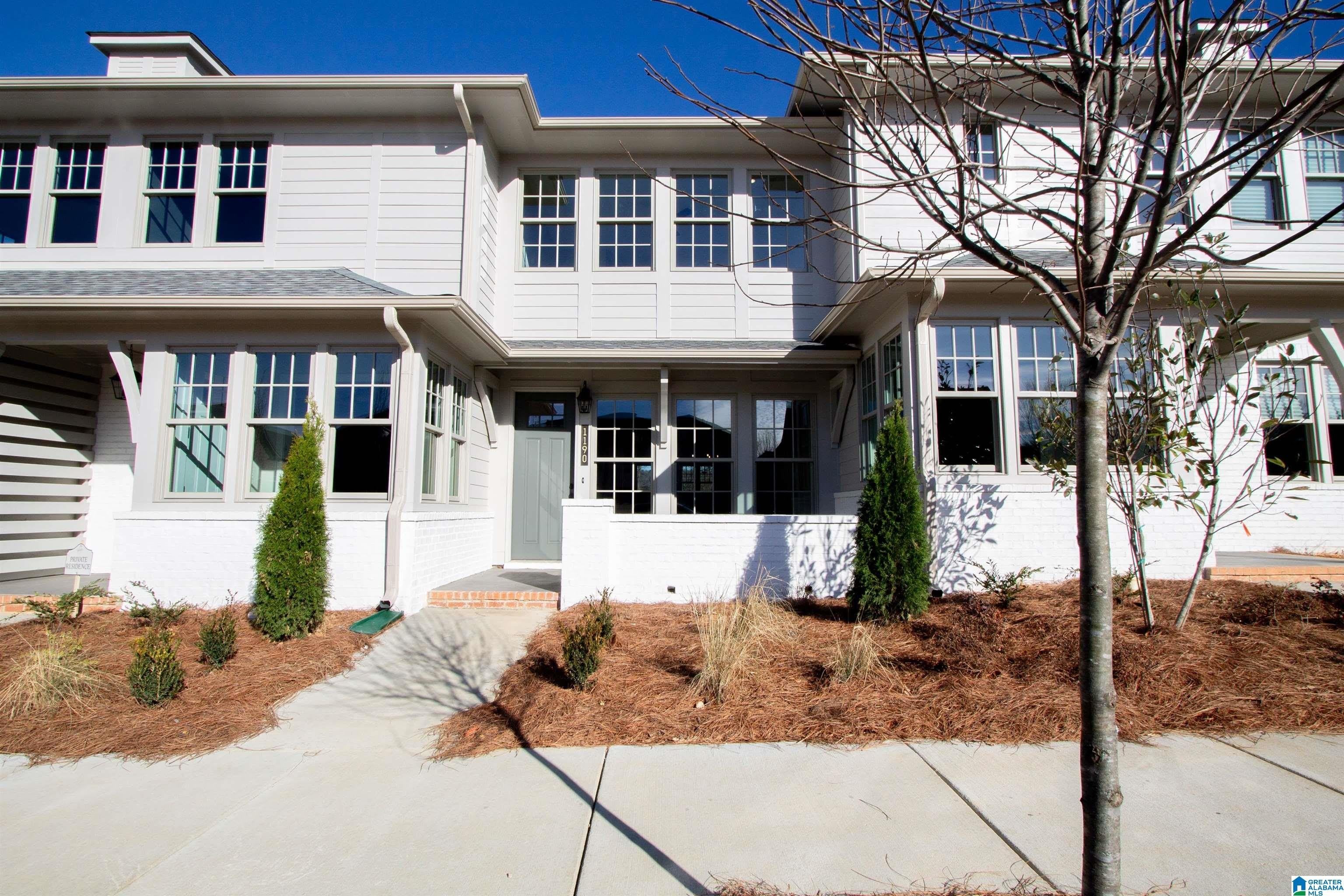 1190 WINDSOR SQUARE – photo 1