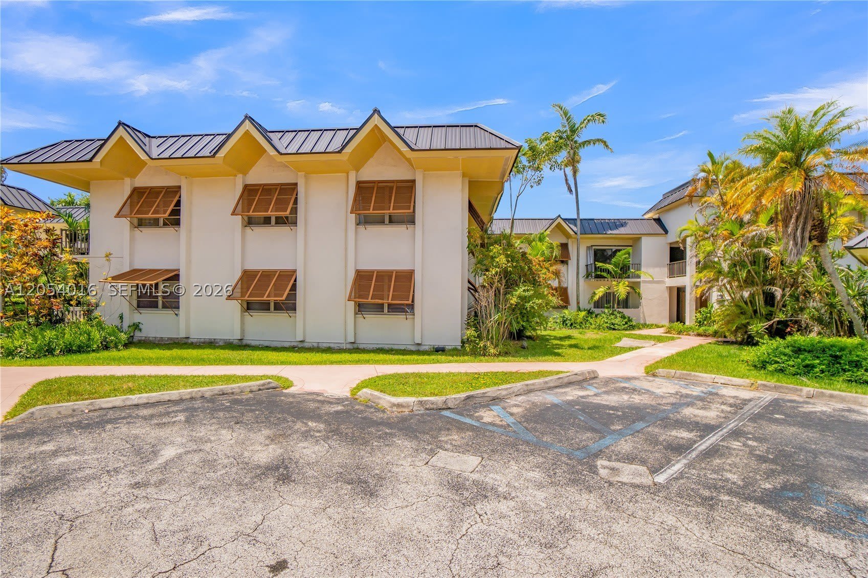 9354 SW 77th Ave – photo 4