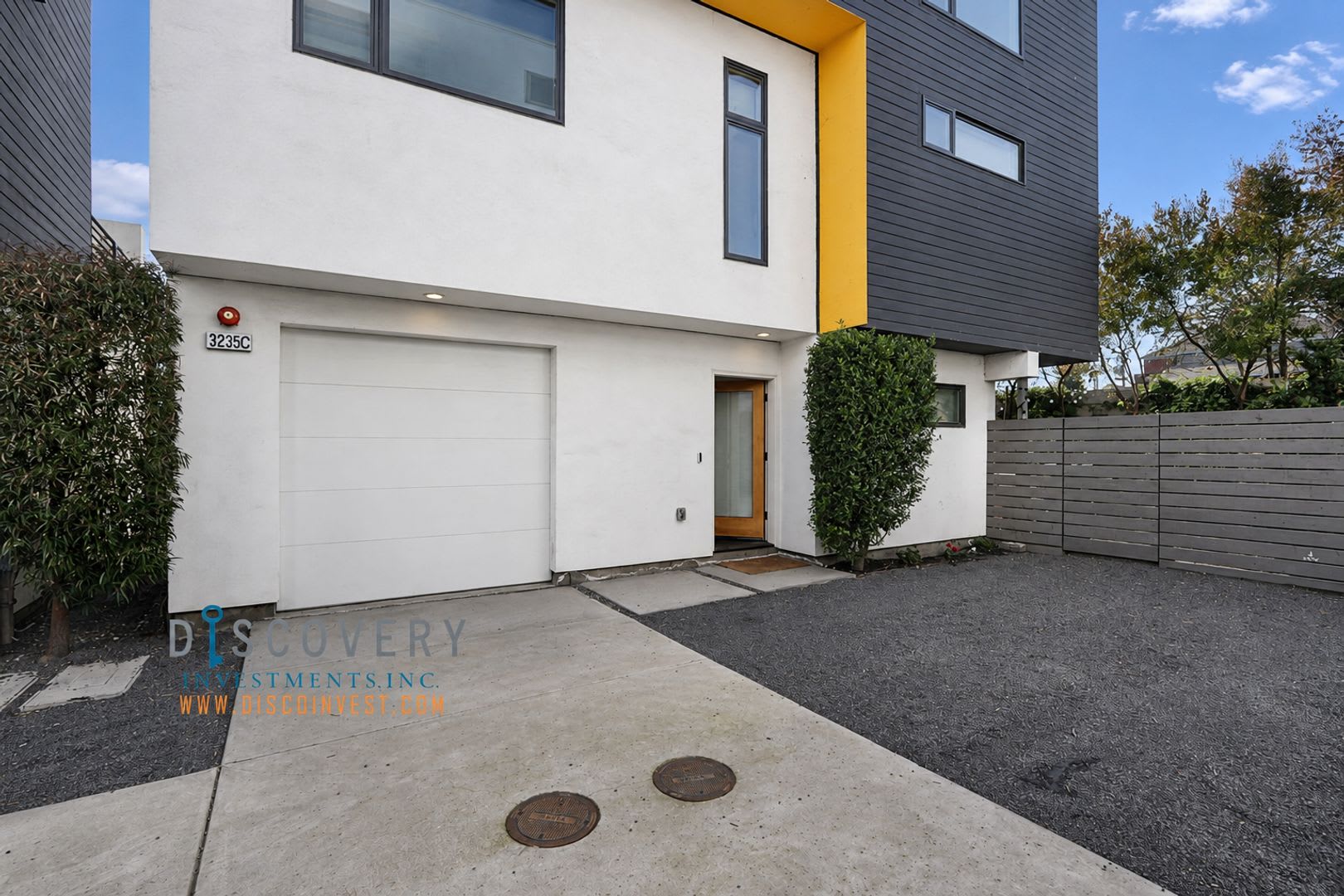 Modern Split Level Home – photo 3