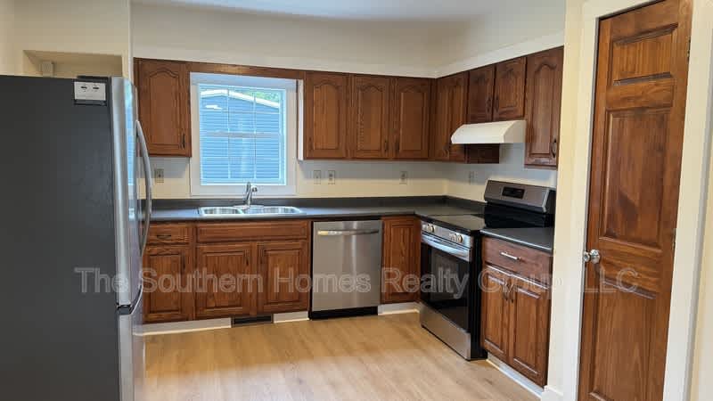 112 Douglas Street – photo 5