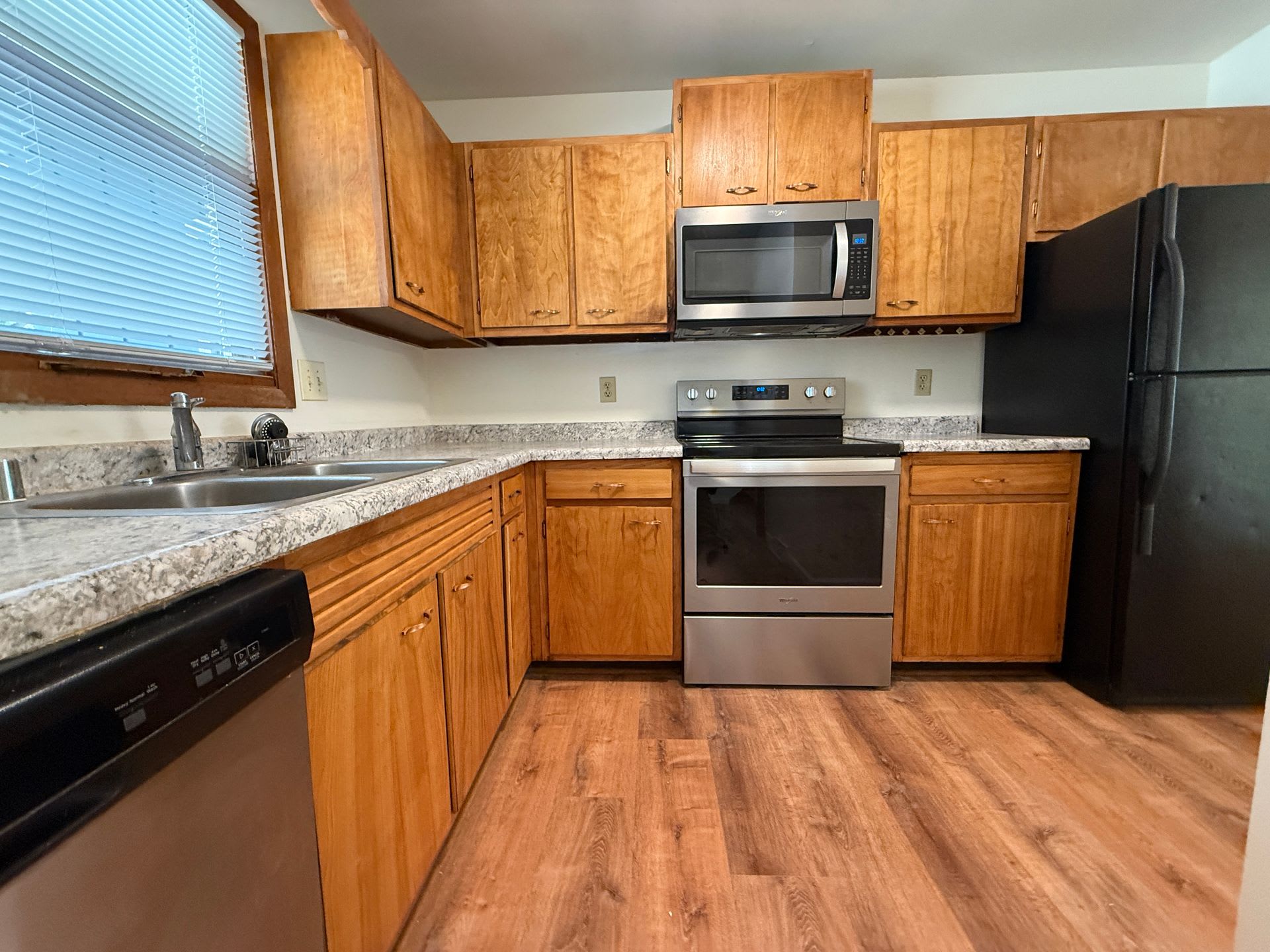 Call For Rent Special New Deck 3 Bedroom Updated Kitchen Updated Flooring Garage Driveway And Fenced Yard 9 Month Lease Available – photo 3
