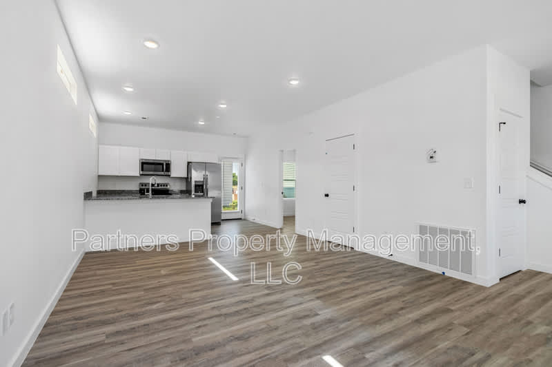 881 Ventnor Avenue – photo 4