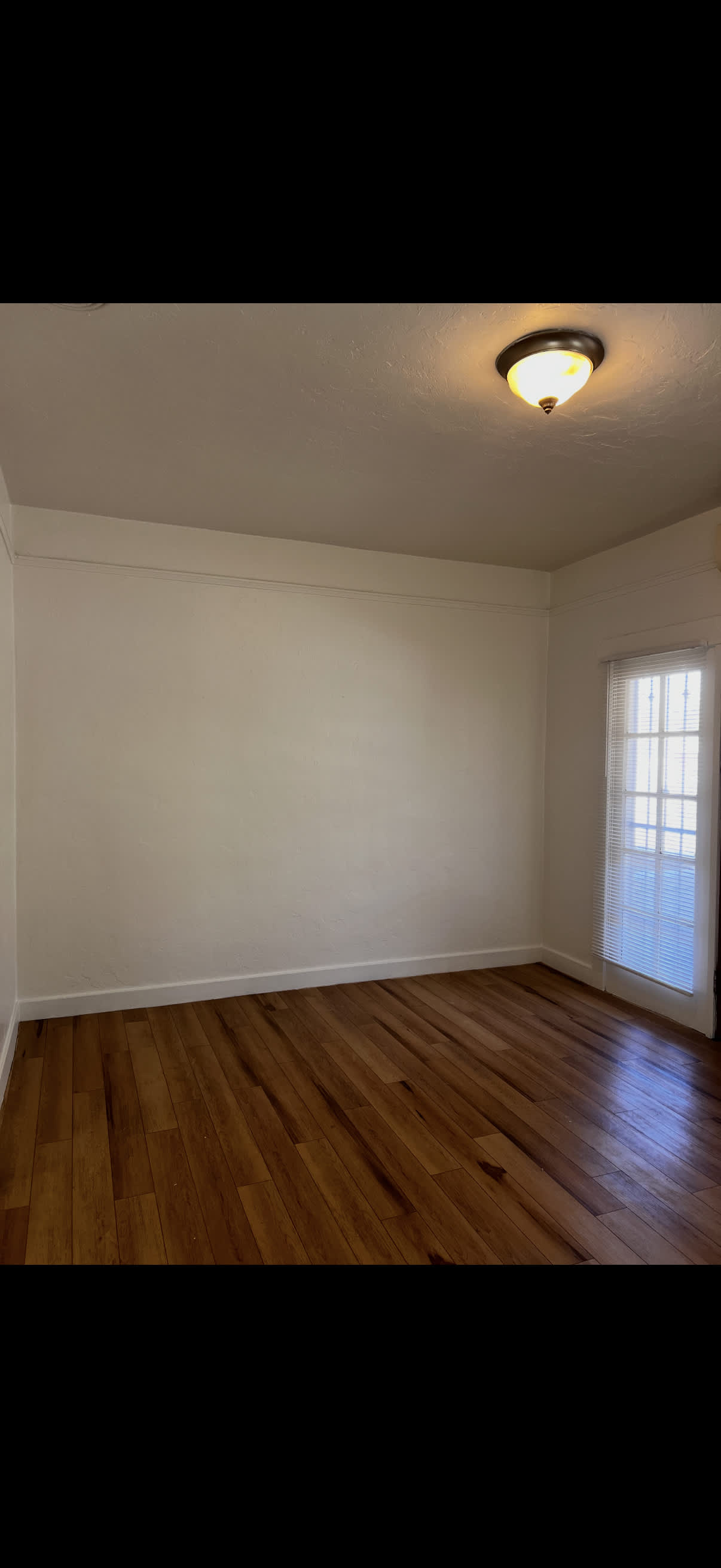 806 E 6th St – photo 4