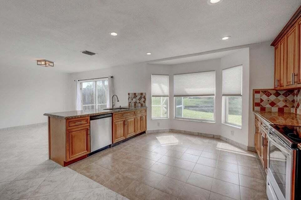 10758 Lake Jasmine Drive – photo 4