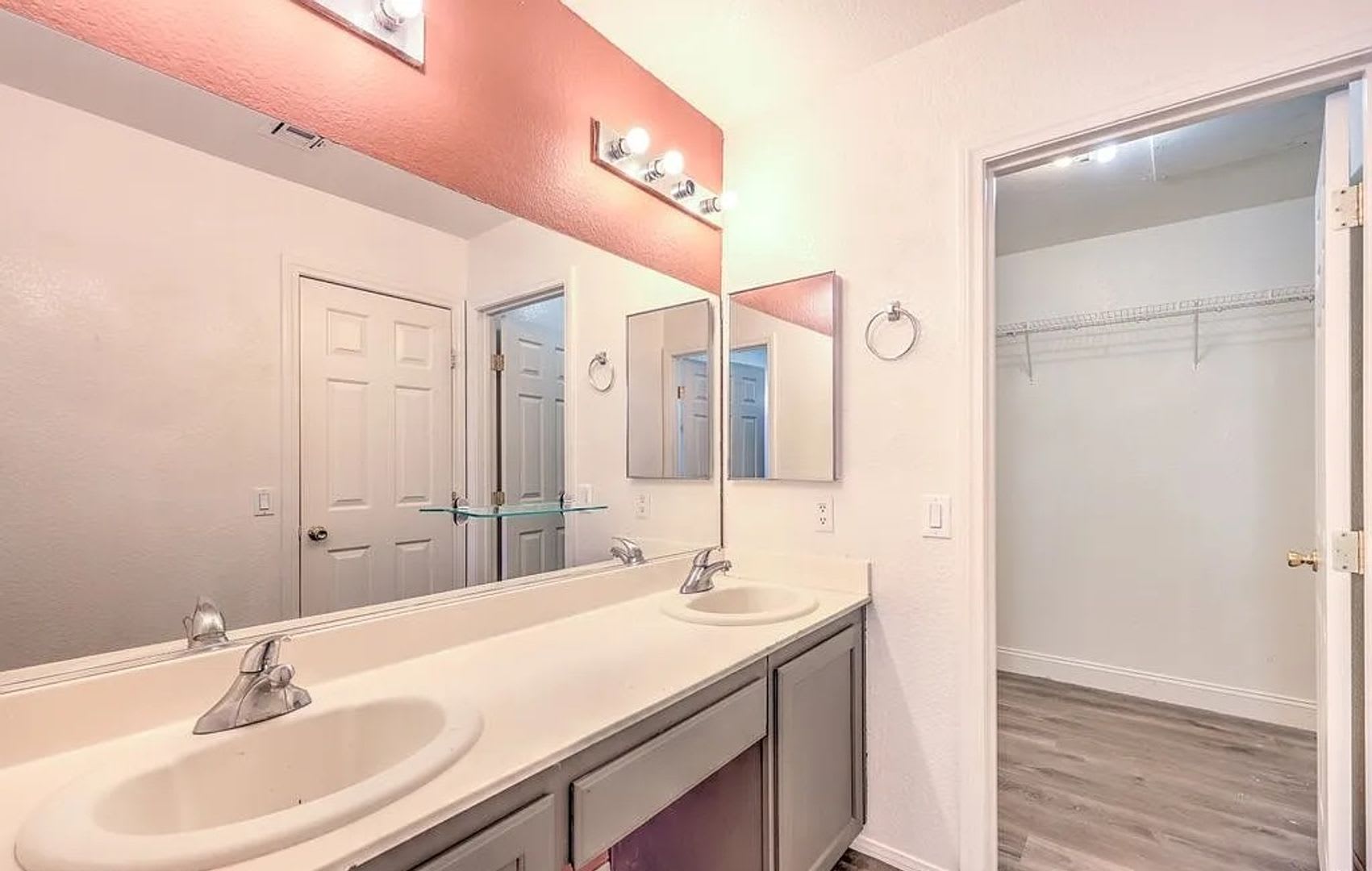 Beautiful Two-Story Home in a Convenient Location – photo 5