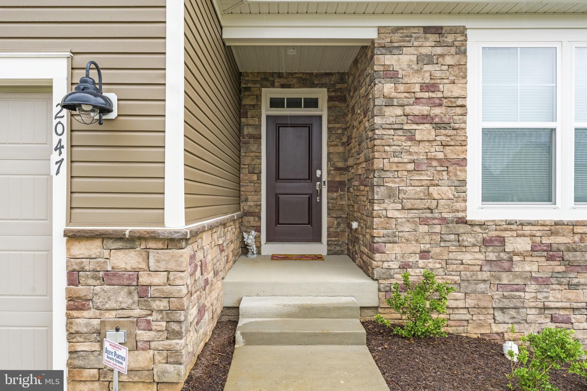 2047 ARMSTRONG Terrace – photo 2