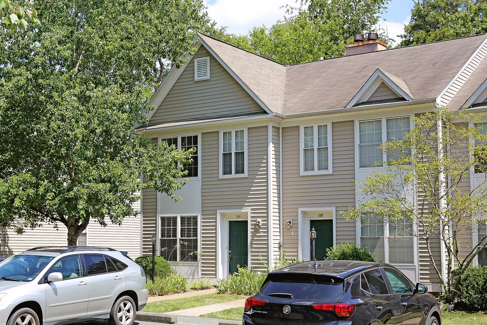 600 Off 1St Month S Rent Pet Friendly End Unit With Walkable Forest Lakes Lifestyle – photo 1