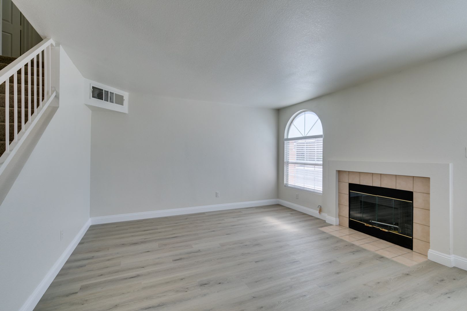 3 Bedroom Townhouse with attached garage in Gated Community – photo 4