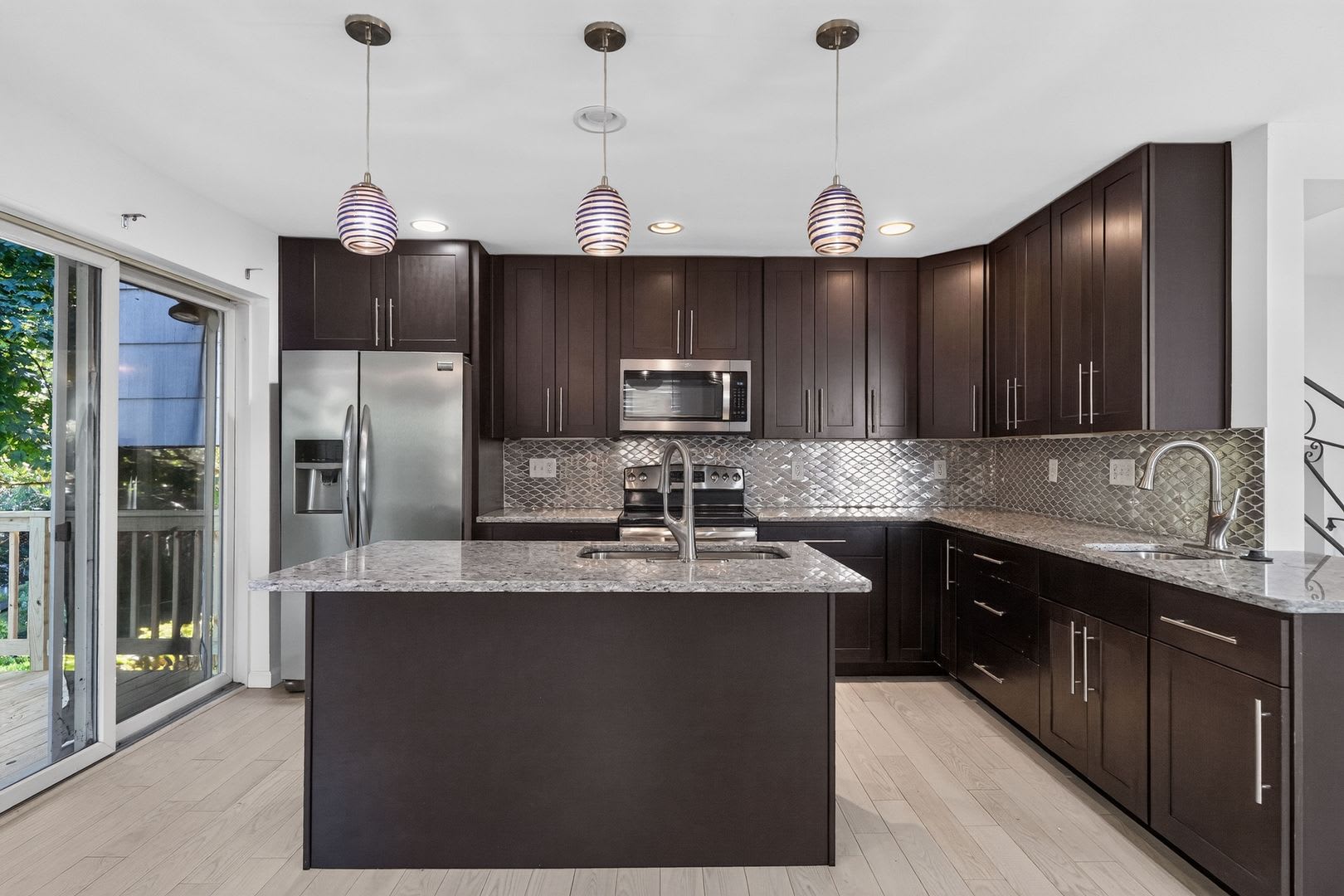 Luxury Living In This Bright Charming 3Bd 2 5Bth Sf Home In North Cleveland Park – photo 1