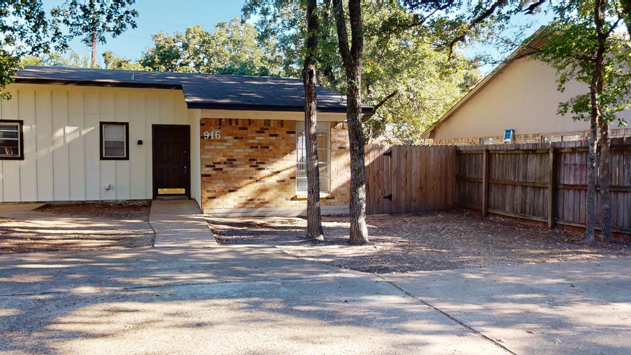 916 Navarro Dr – photo 2