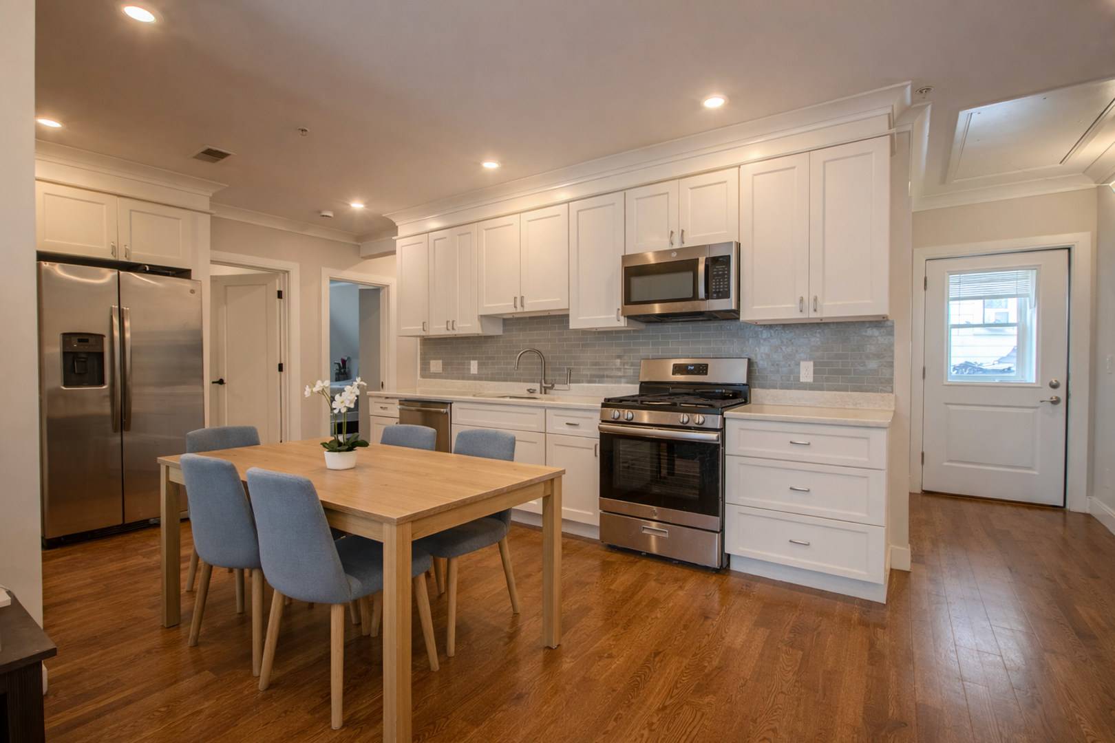 Allston 4 Bed – Renovated – In-Unit Laundry – Parking Included – No Fee – 9/1 – photo 2