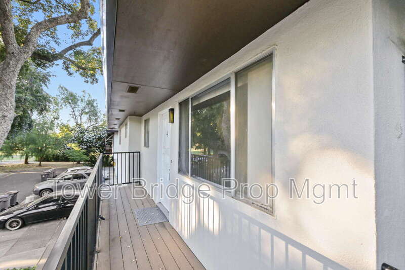 2911 Austin St – photo 3