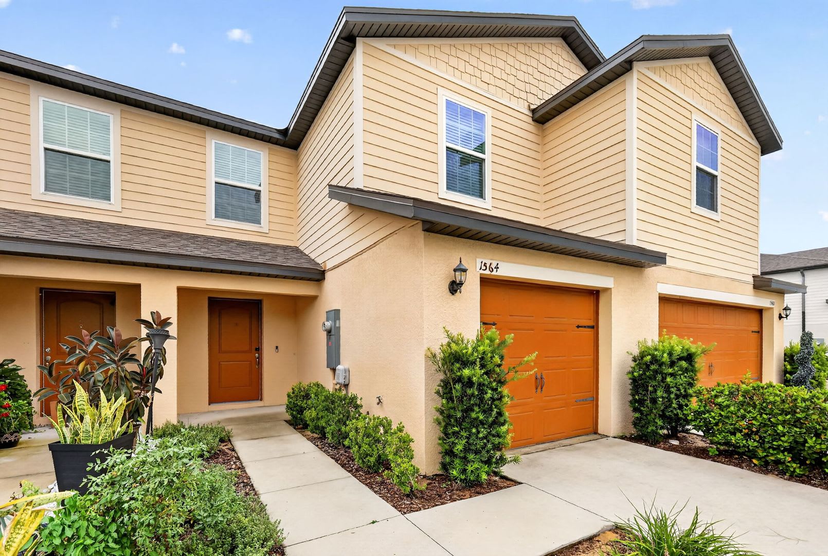 Two-Story 3BR/2.5BA Townhome in Tavares – photo 2