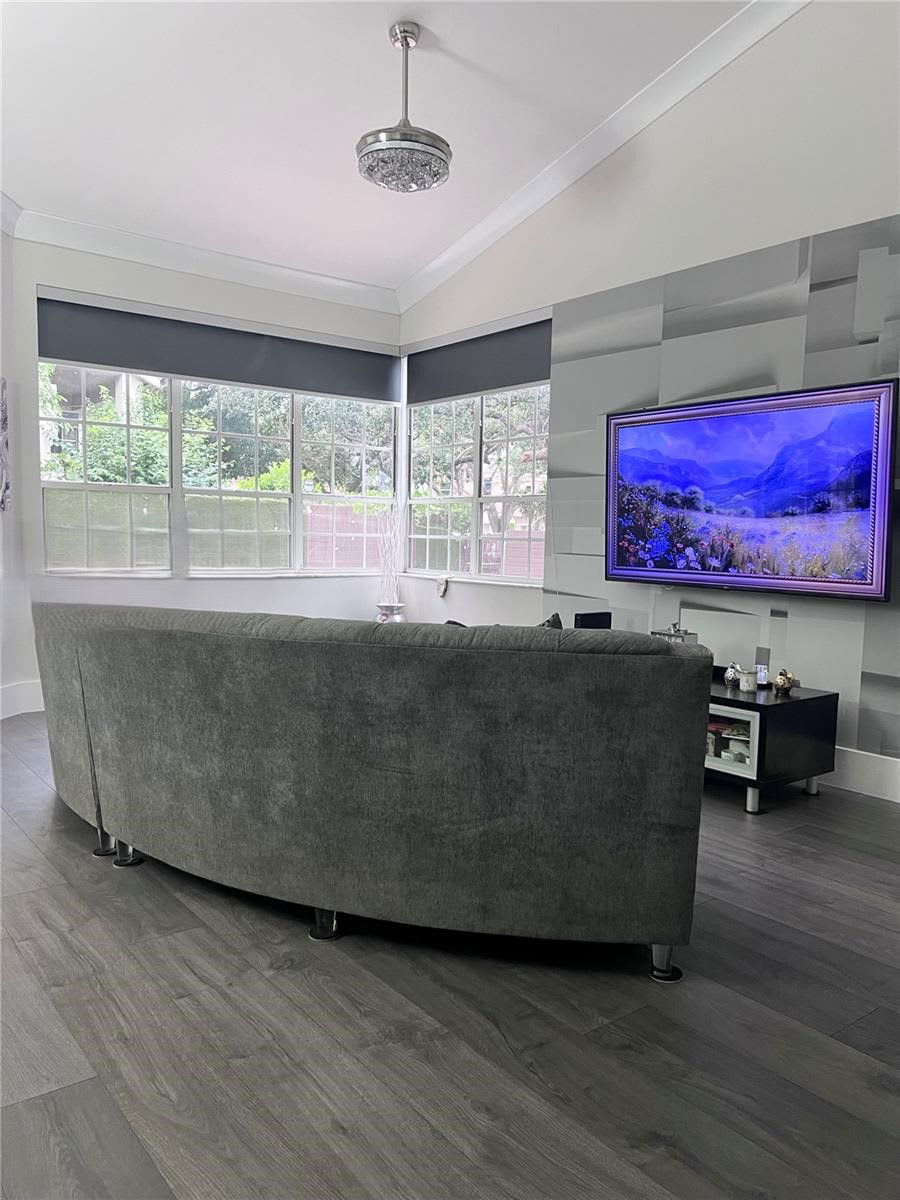 1371 Bayview Circle – photo 3