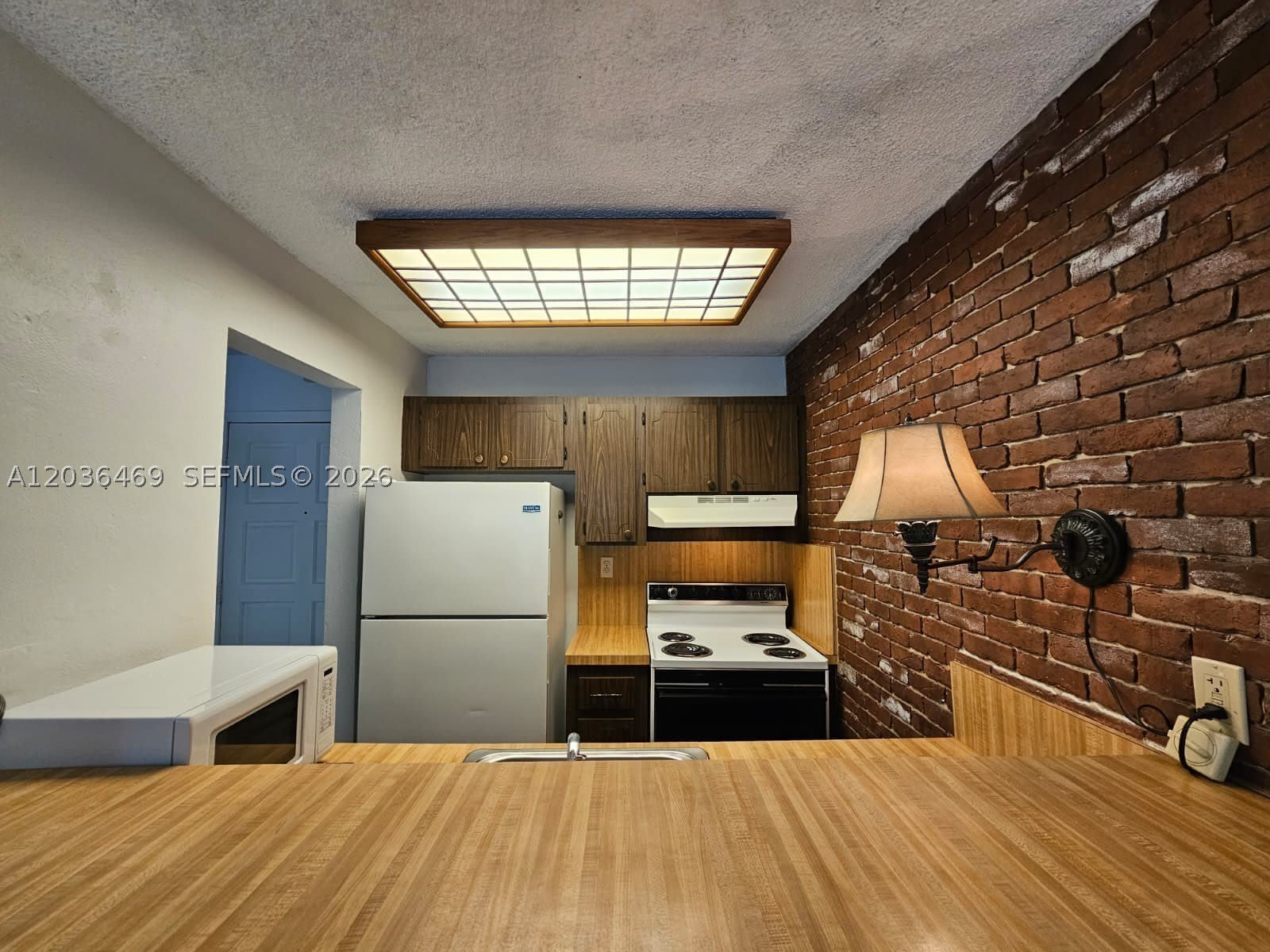 520 NE 38th St – photo 2