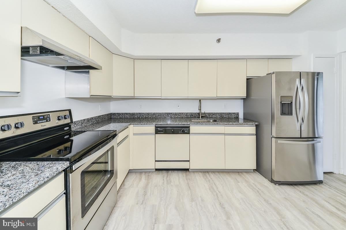 1016 S WAYNE ST #408 – photo 3