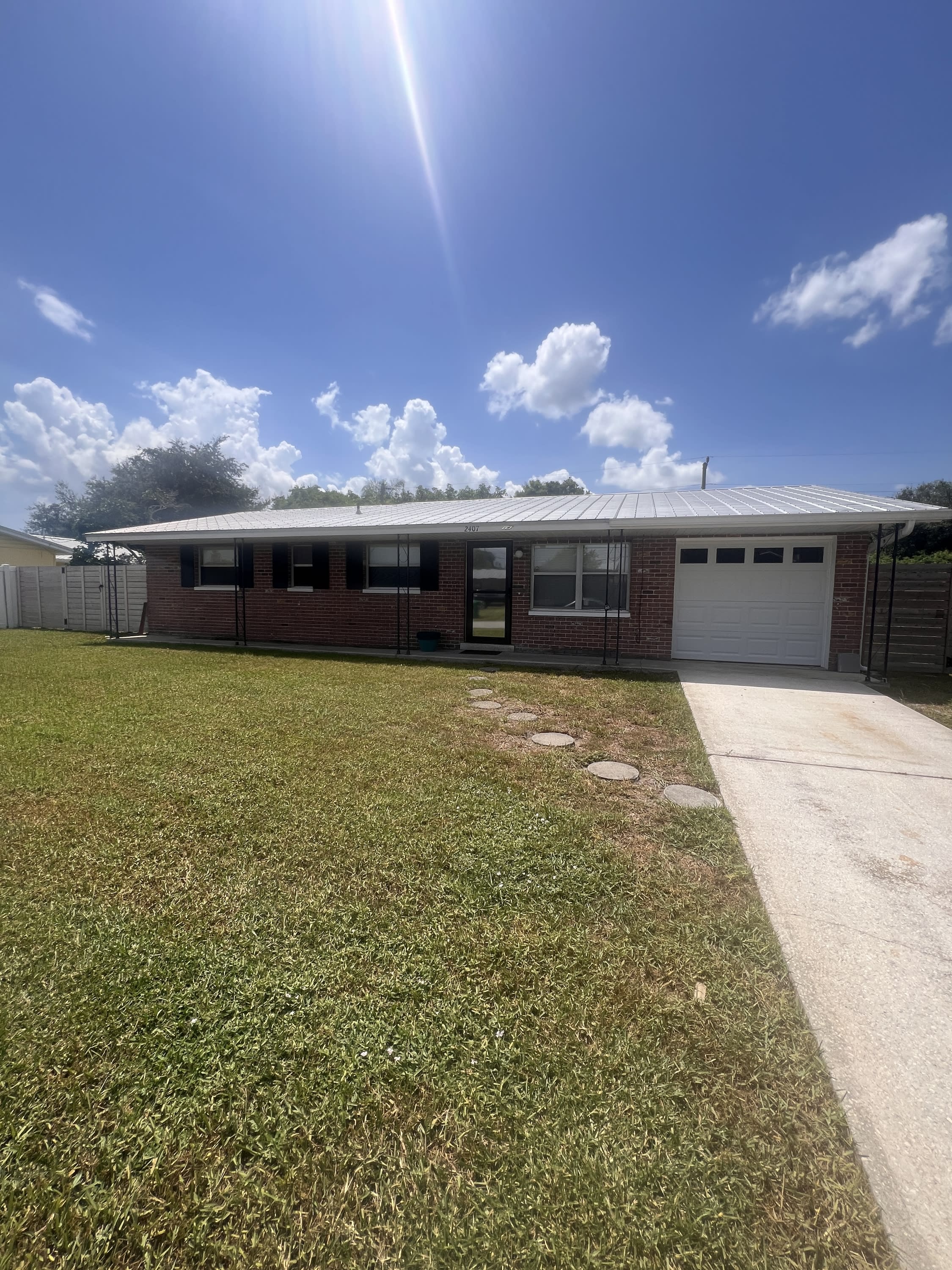 2407 Lakeview Drive – photo 1