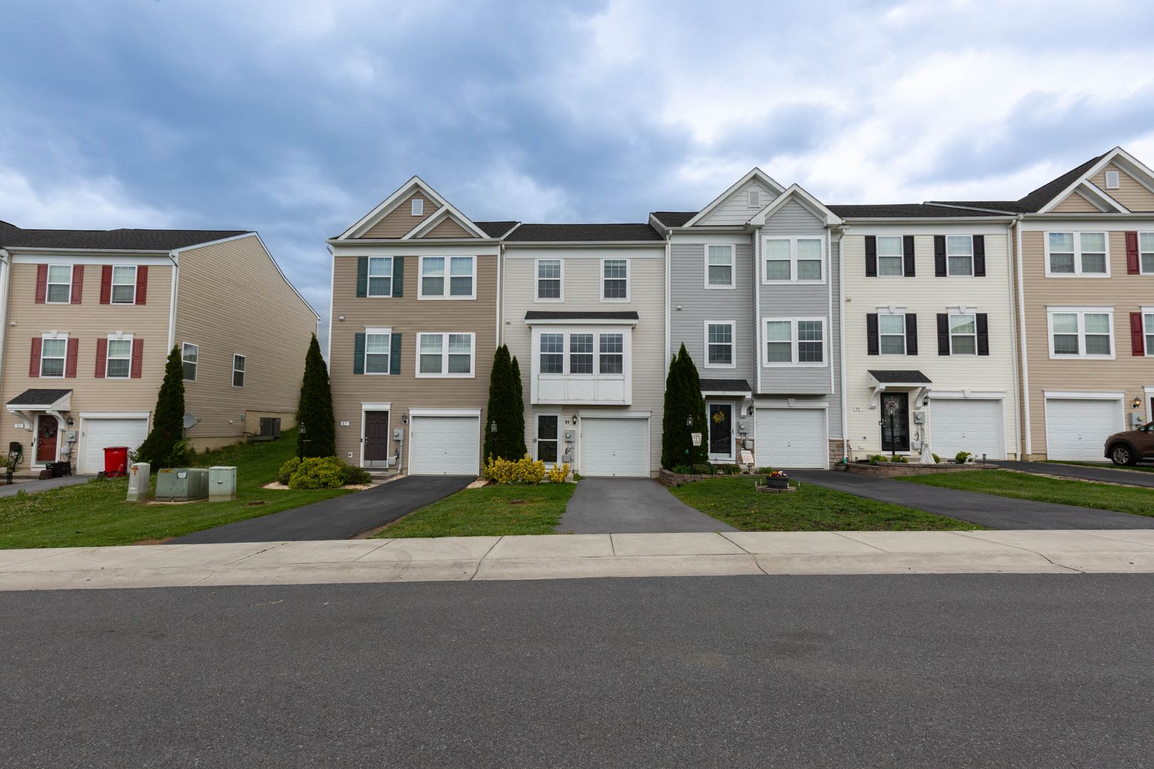 3 bed, 2full/2 half bath, Townhome in Martinsburg, WV – photo 2