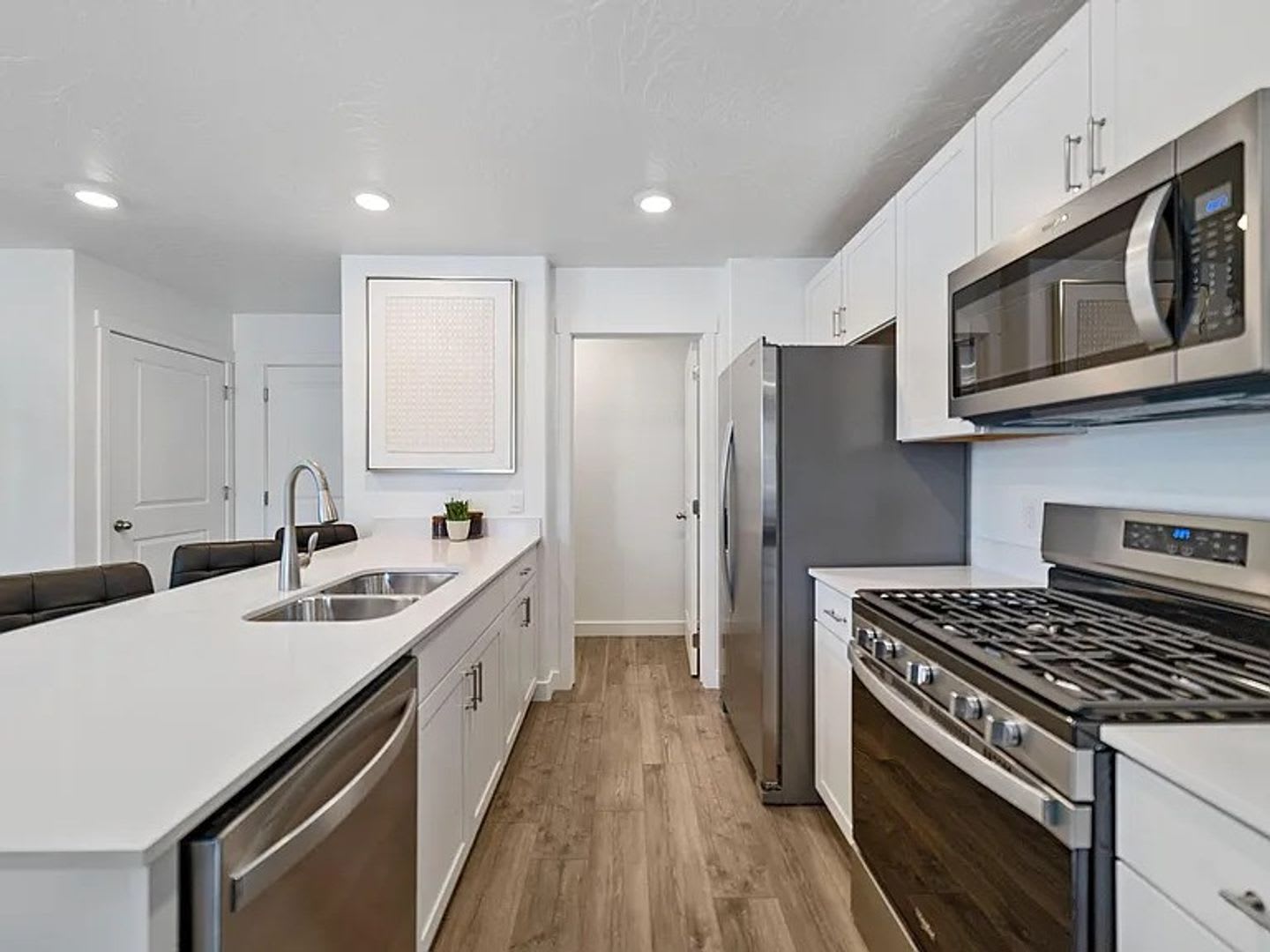 3 Bed Townhome-PET FRIENDLY! – photo 1