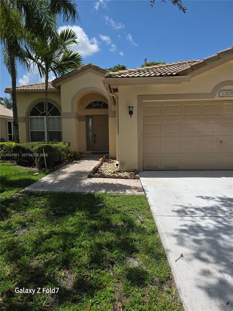 13176 Nw 18Th St 13716 Pembroke Pines Fl 33028 – photo 1