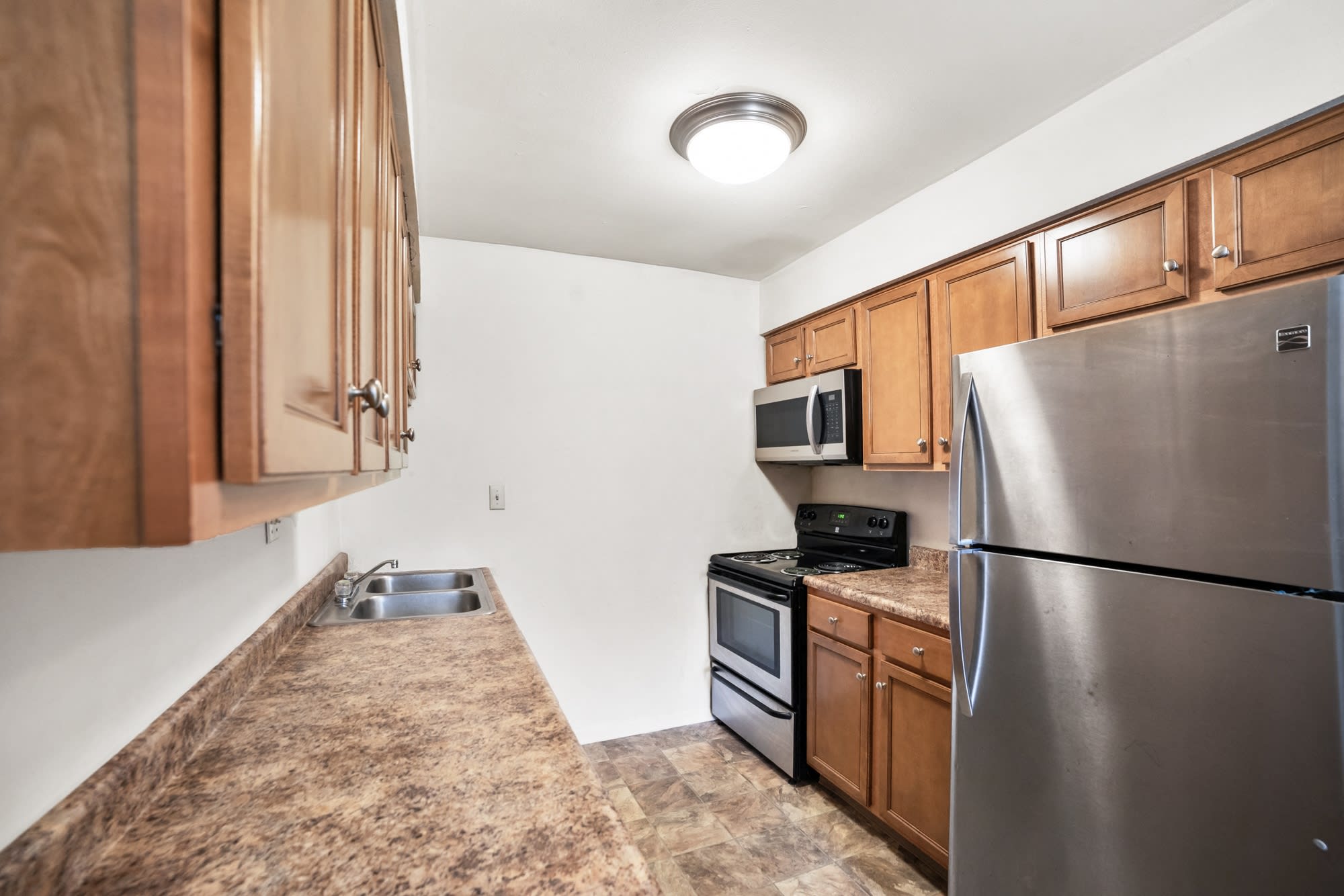 Somerset Apartments – photo 2