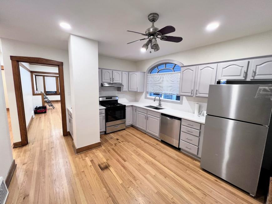 5833 West Peterson Ave. – photo 3