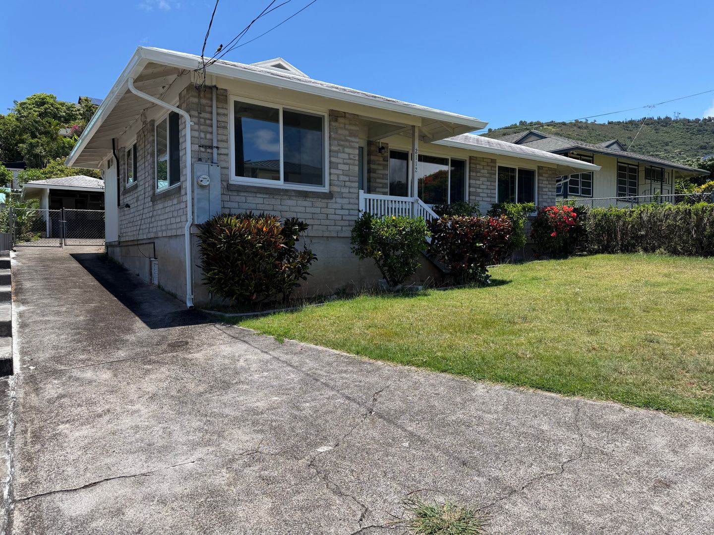 Renovated 2 Bedroom, 2 Bathroom with Carport – photo 1