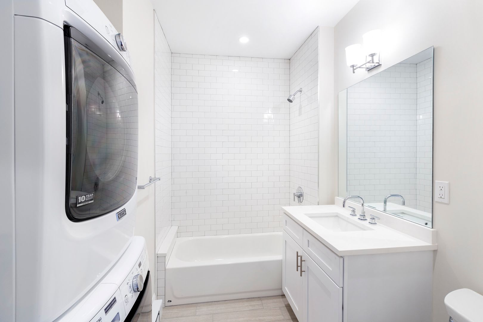 Charming 3 Bedroom-No Broker Fee – photo 2