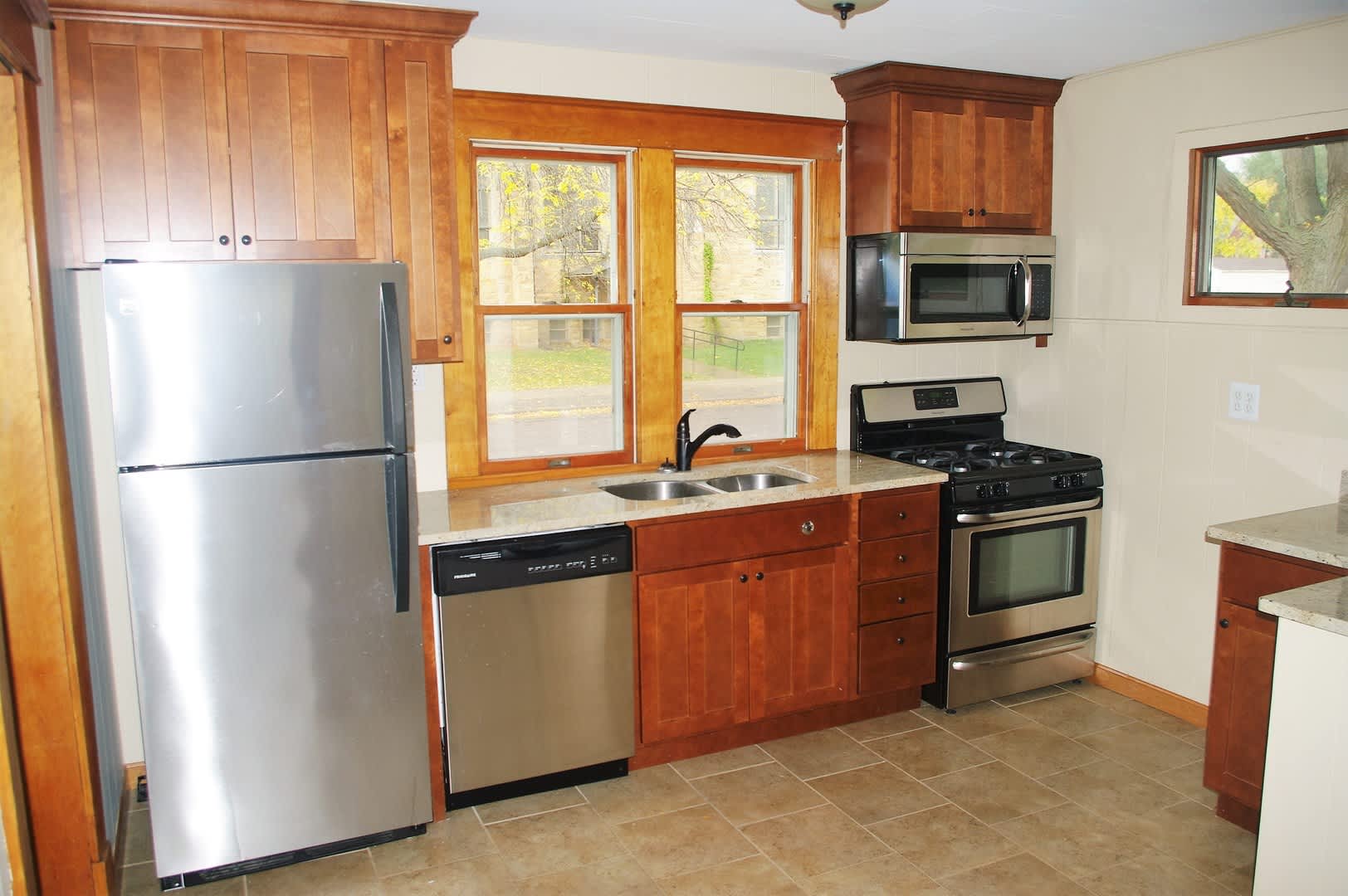 Beautiful, Clean 4 bedroom West 7th Gem!! – photo 1