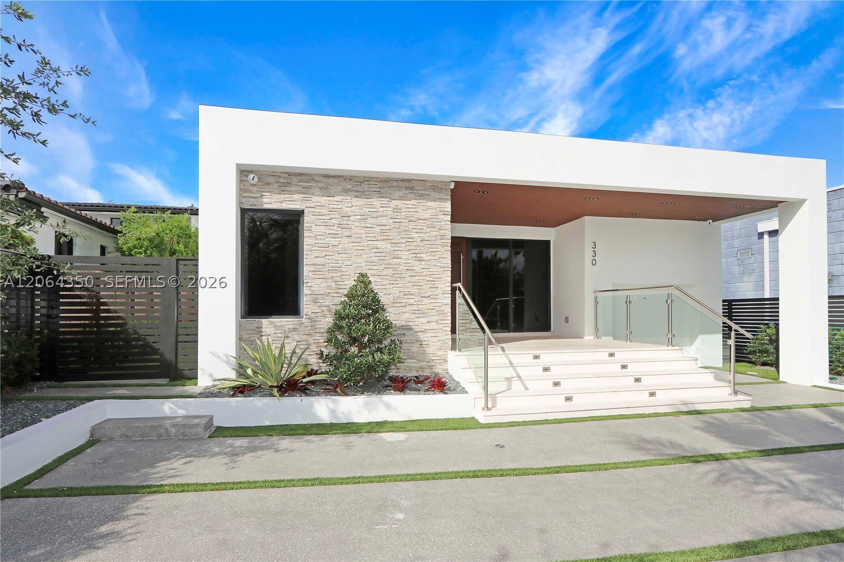 330 SW 19th Rd – photo 3