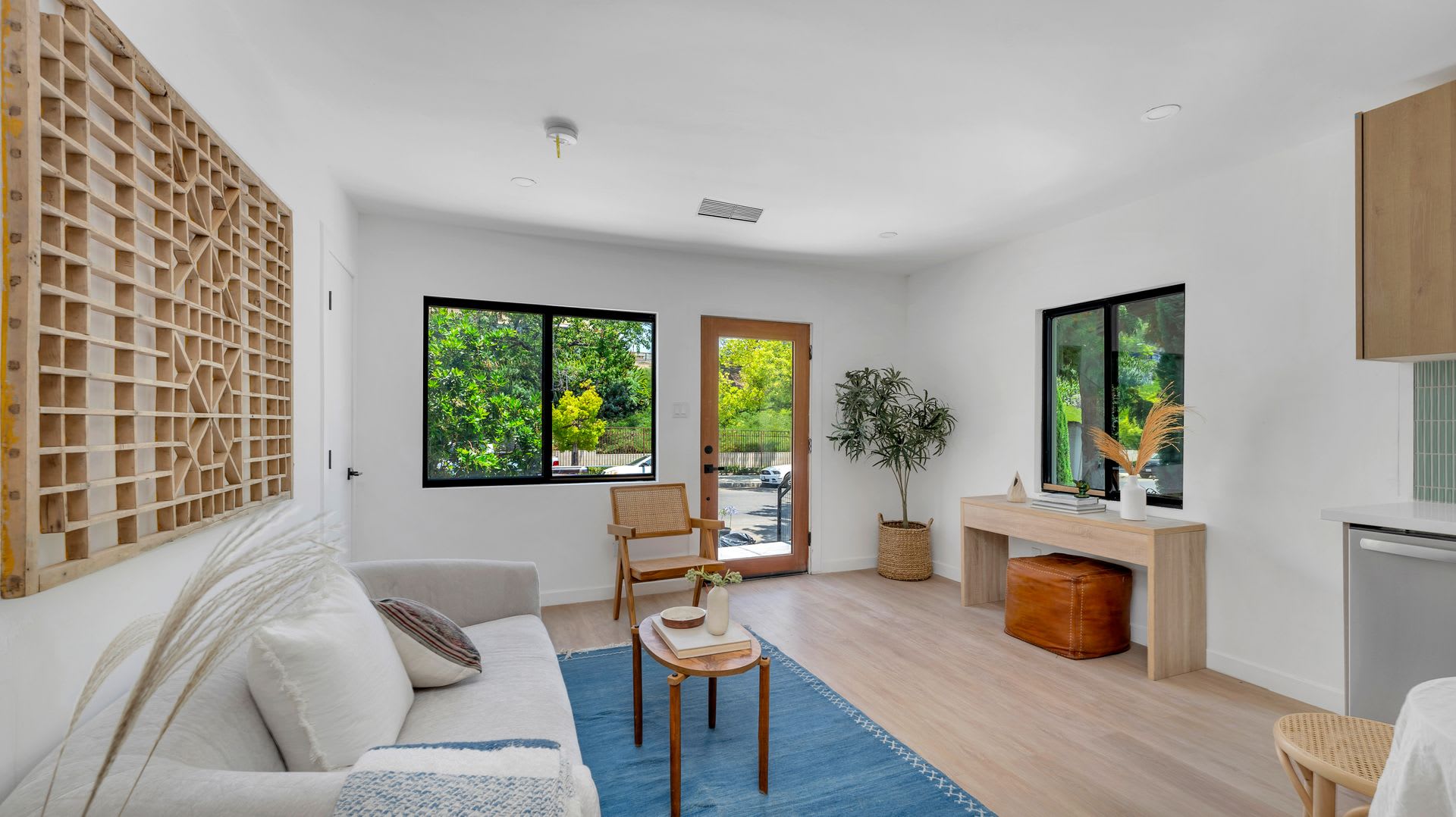 Gorgeous 3Bed 2Bath Home – photo 5