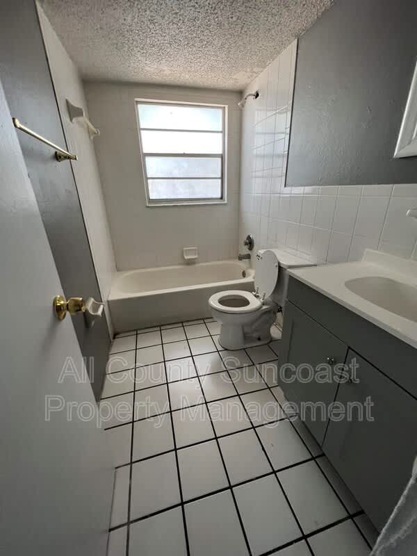 471 76Th Ave N 3 – photo 3