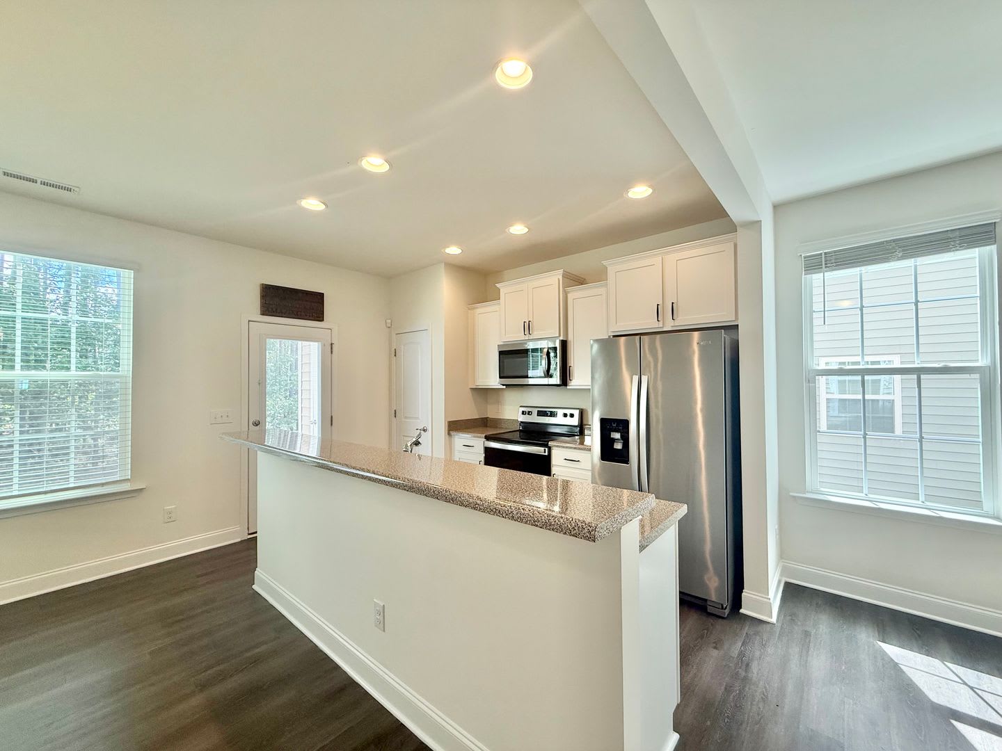 Spacious 3BD, 2.5BA End Unit Raleigh Townhome Near White Oak Shopping Center, I-40, and Downtown Raleigh – photo 4