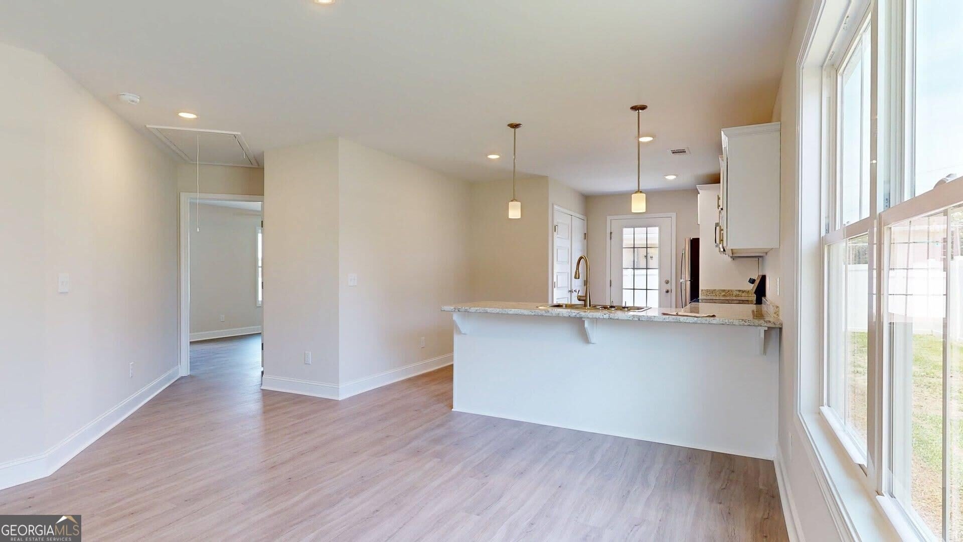 2 N Roundtree Street – photo 2
