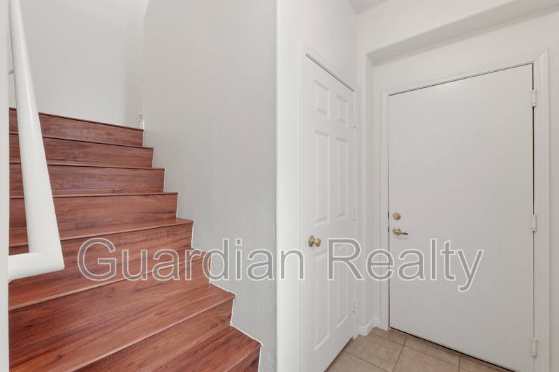 2050 W Warm Springs Rd – photo 5