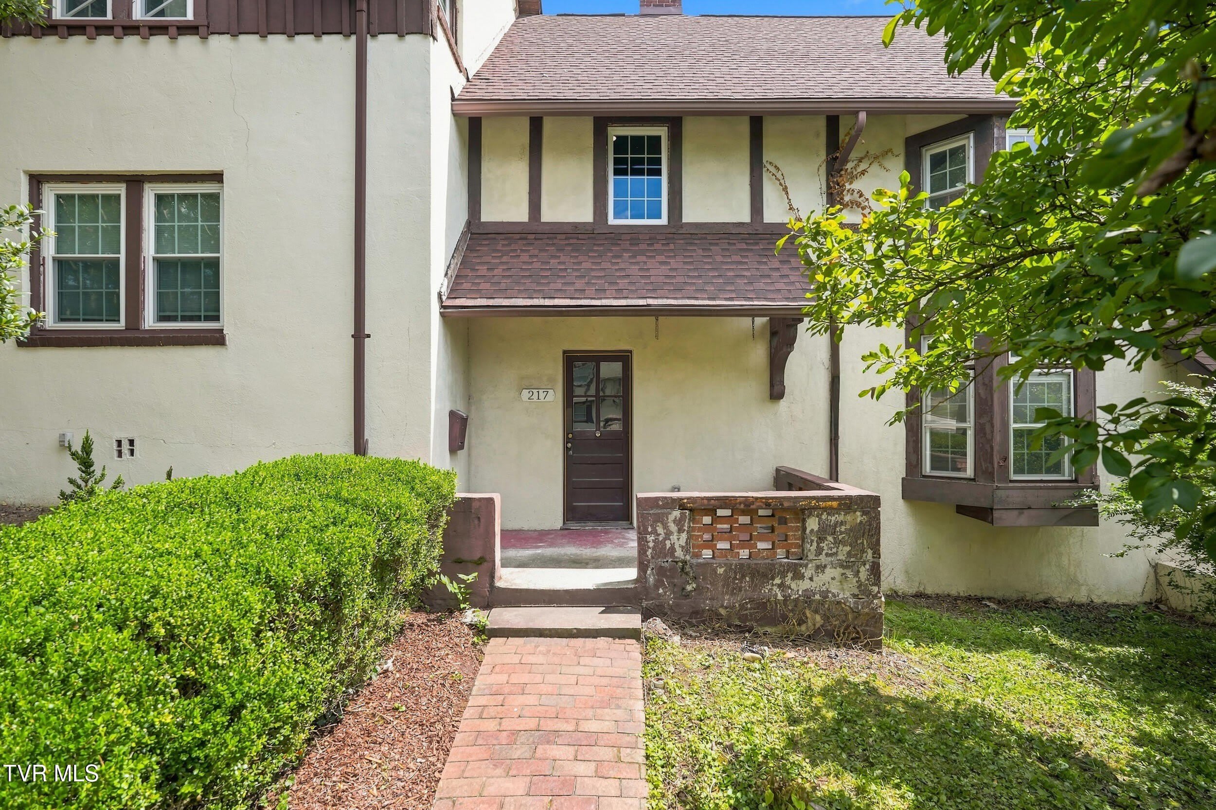 217 W Wanola – photo 2